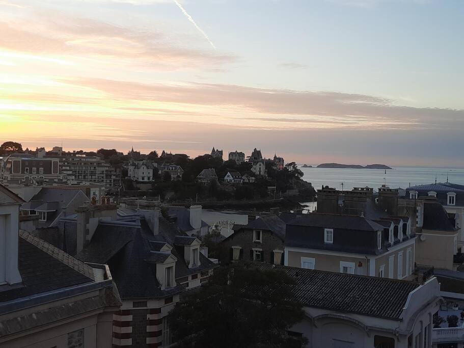 Le Jacaranda-A 2 Min De La Plage, Hyper Centre De Dinard, Vue Mer De La Fenetre Exterior photo