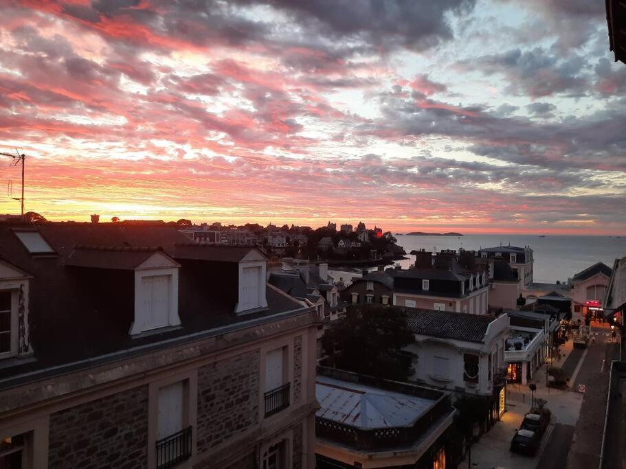 Le Jacaranda-A 2 Min De La Plage, Hyper Centre De Dinard, Vue Mer De La Fenetre Exterior photo